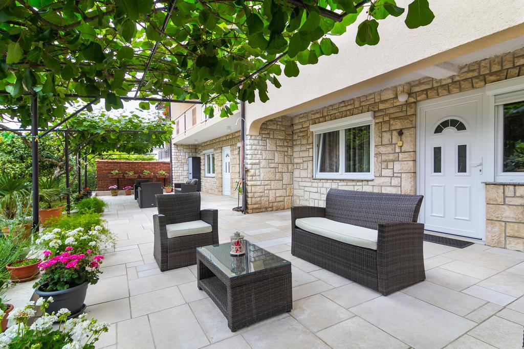 Apartments Nicole Pula Exterior photo