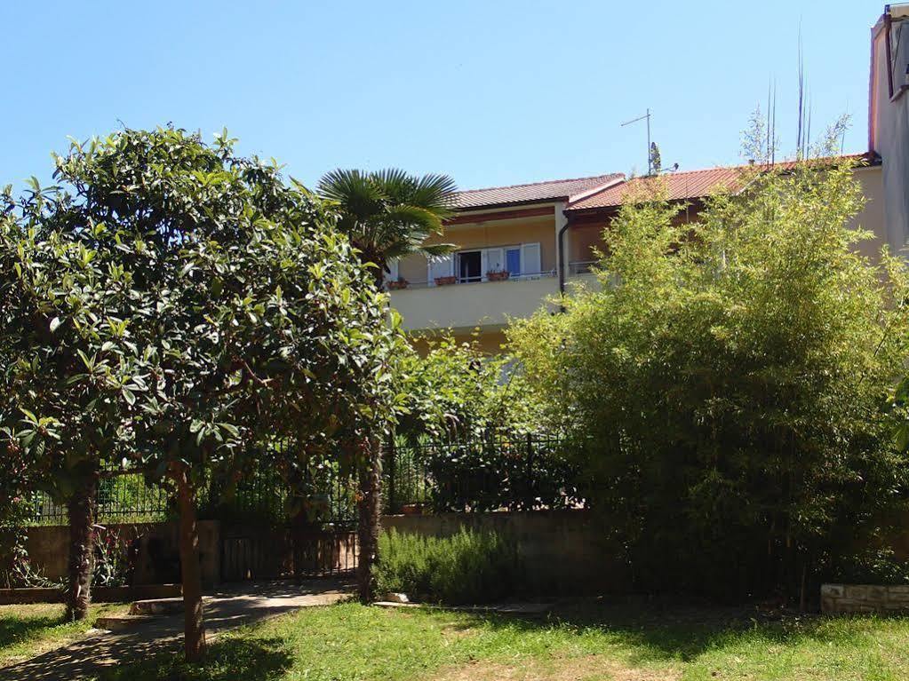 Apartments Nicole Pula Exterior photo